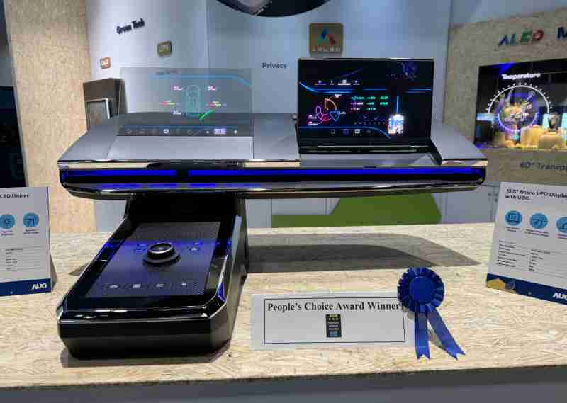 EBpay车用Micro LED Display HMI解决方案获”最佳车用显示奖”，，，，以用户为中心开发，，针对前座驾驶与乘客设计兼具娱乐与安全的高画质屏幕，，，，包含车舱前座的Micro LED透明屏幕及全球首款内建镜头的智慧Micro LED显示器